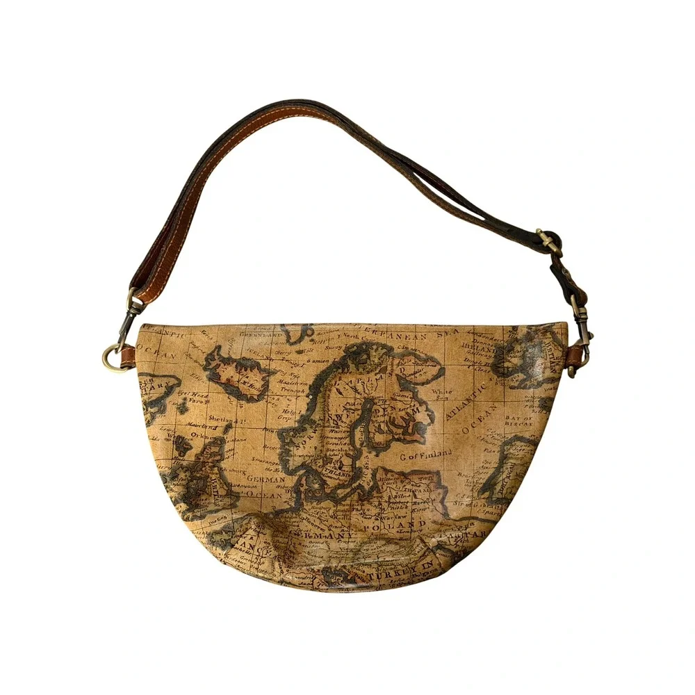 Patricia Nash embark stylish